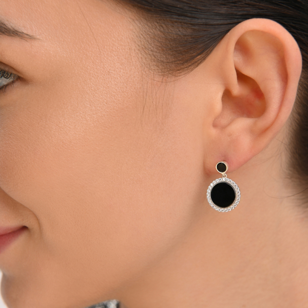 Серьги-гвоздики из серебра с ониксом (вк21)