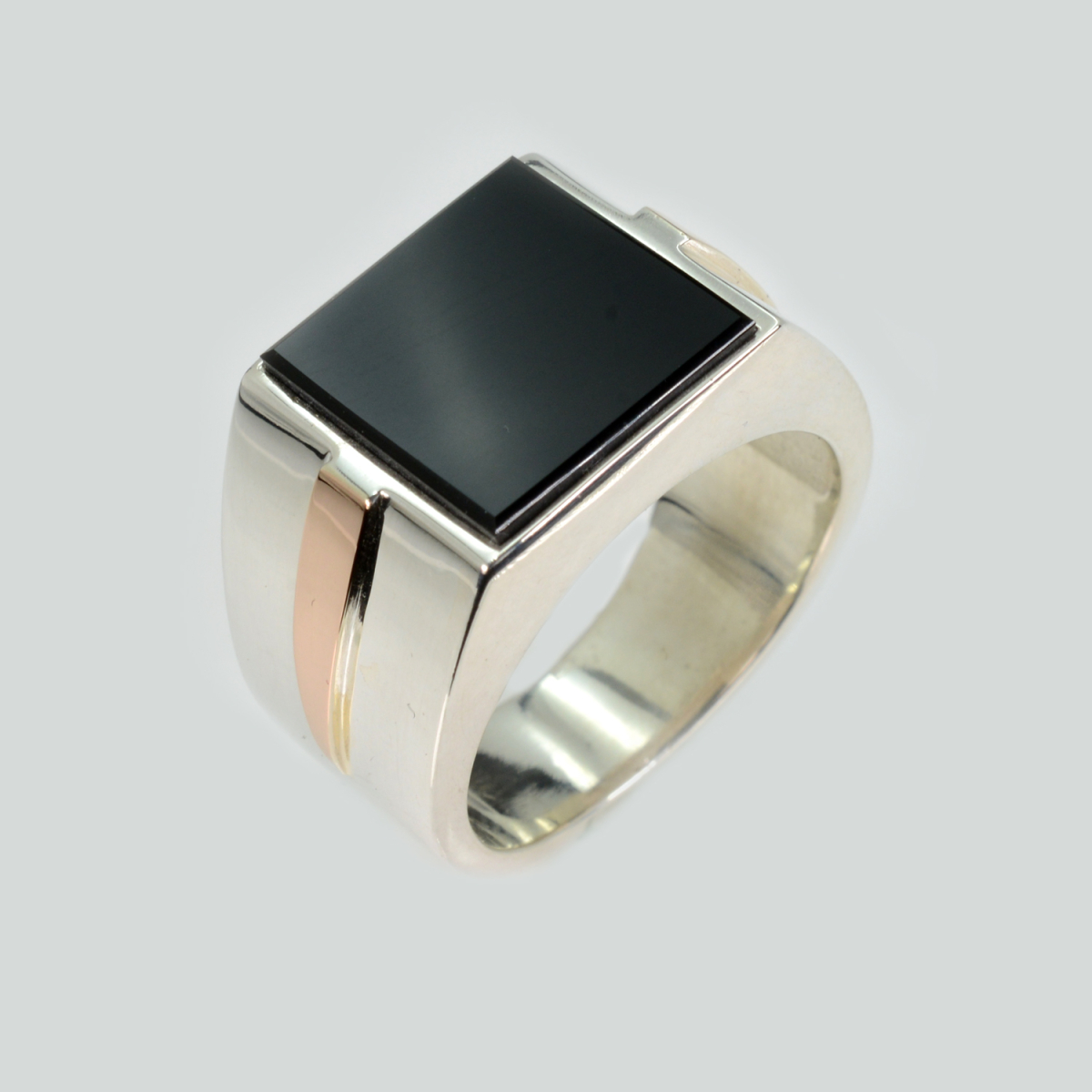 Серебряная печатка с ониксом (м22)