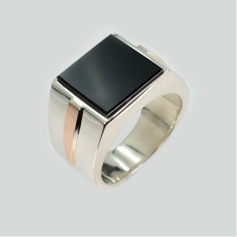 Серебряная печатка с ониксом