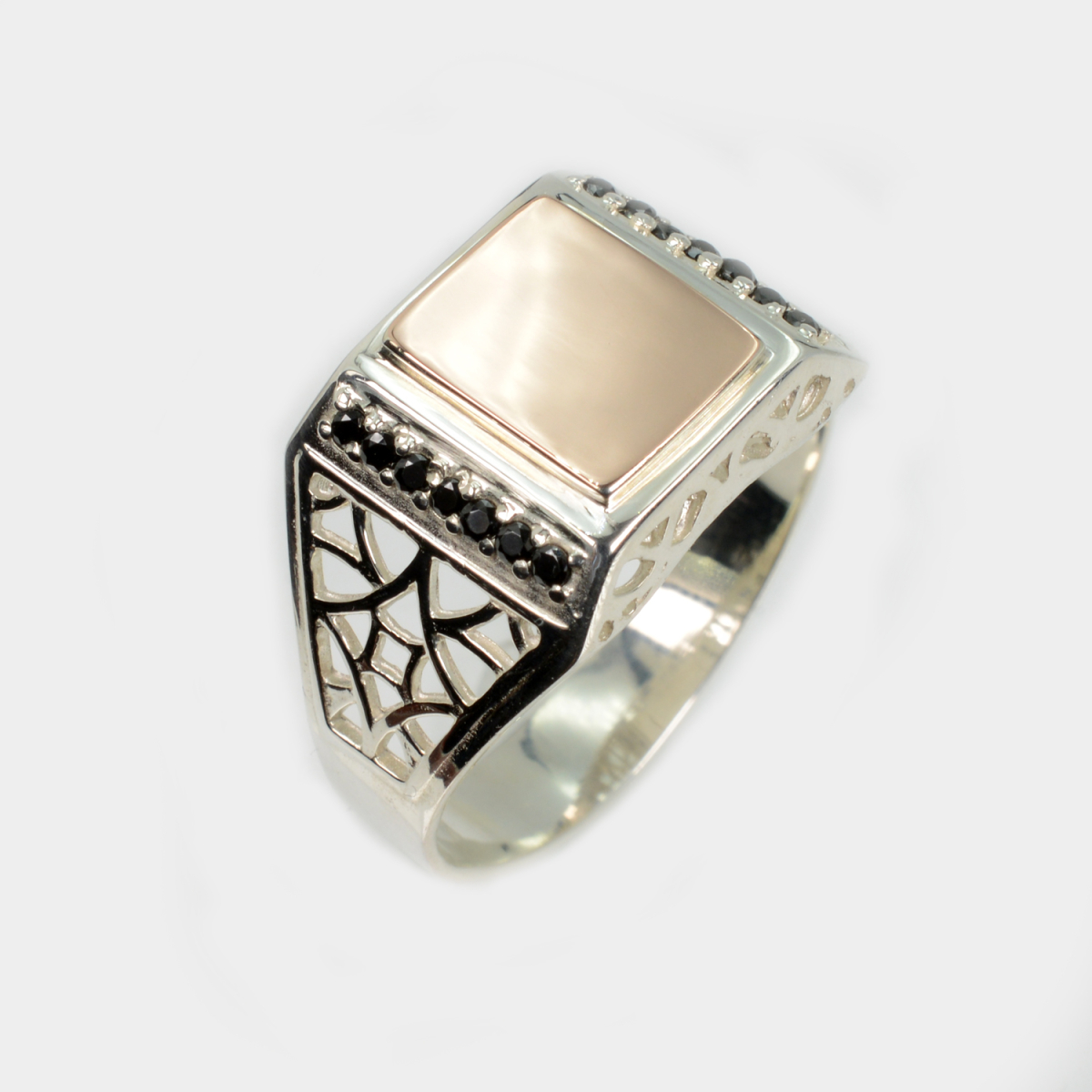 Серебряная печатка со вставками из золота (Мп15)