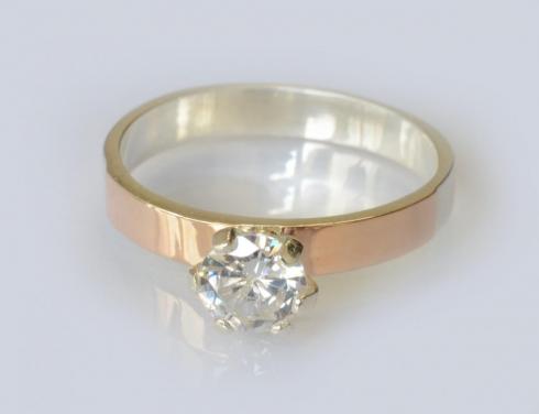 Серебряное кольцо снапайками  золота