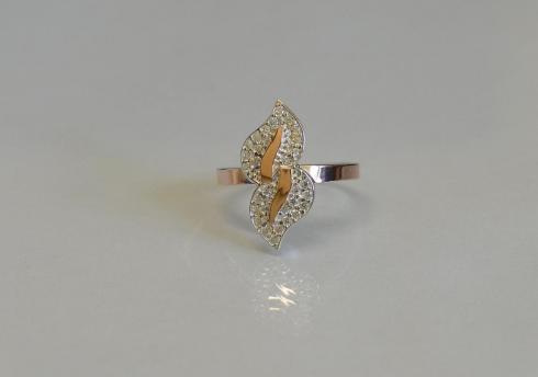 Серебряное кольцо с золотыми пластинками и фианитами