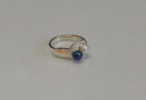 Серебряное кольцо  с жемчугом