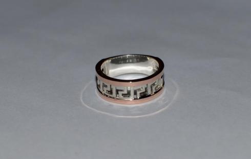 Серебряное кольцо с вставками из золота